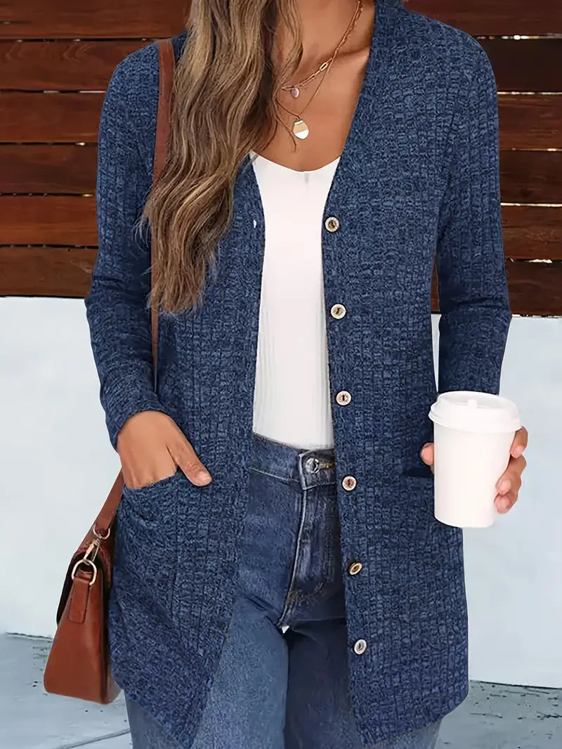 Greta | Damen Winterstrickjacke mit Knöpfen - Elle Zürich