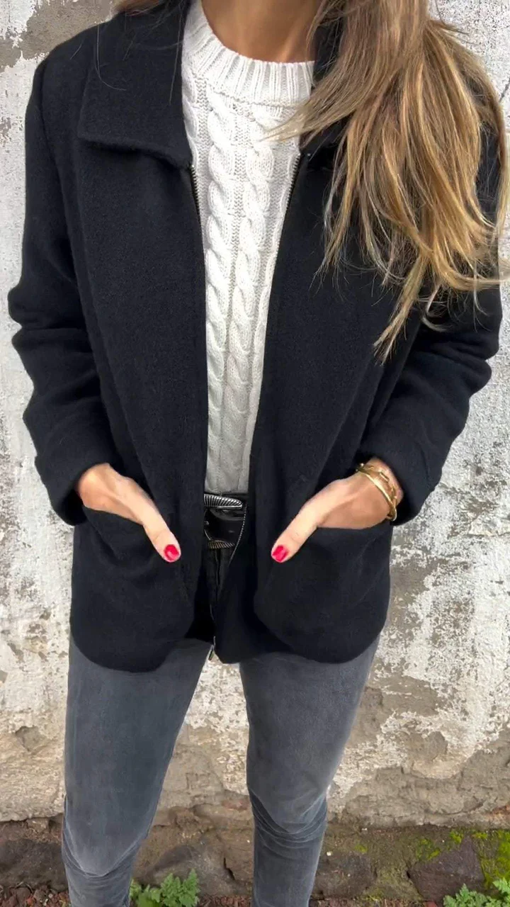 Daniela | Damen Kurzmantel mit aufgesetzten Taschen - Elle Zürich
