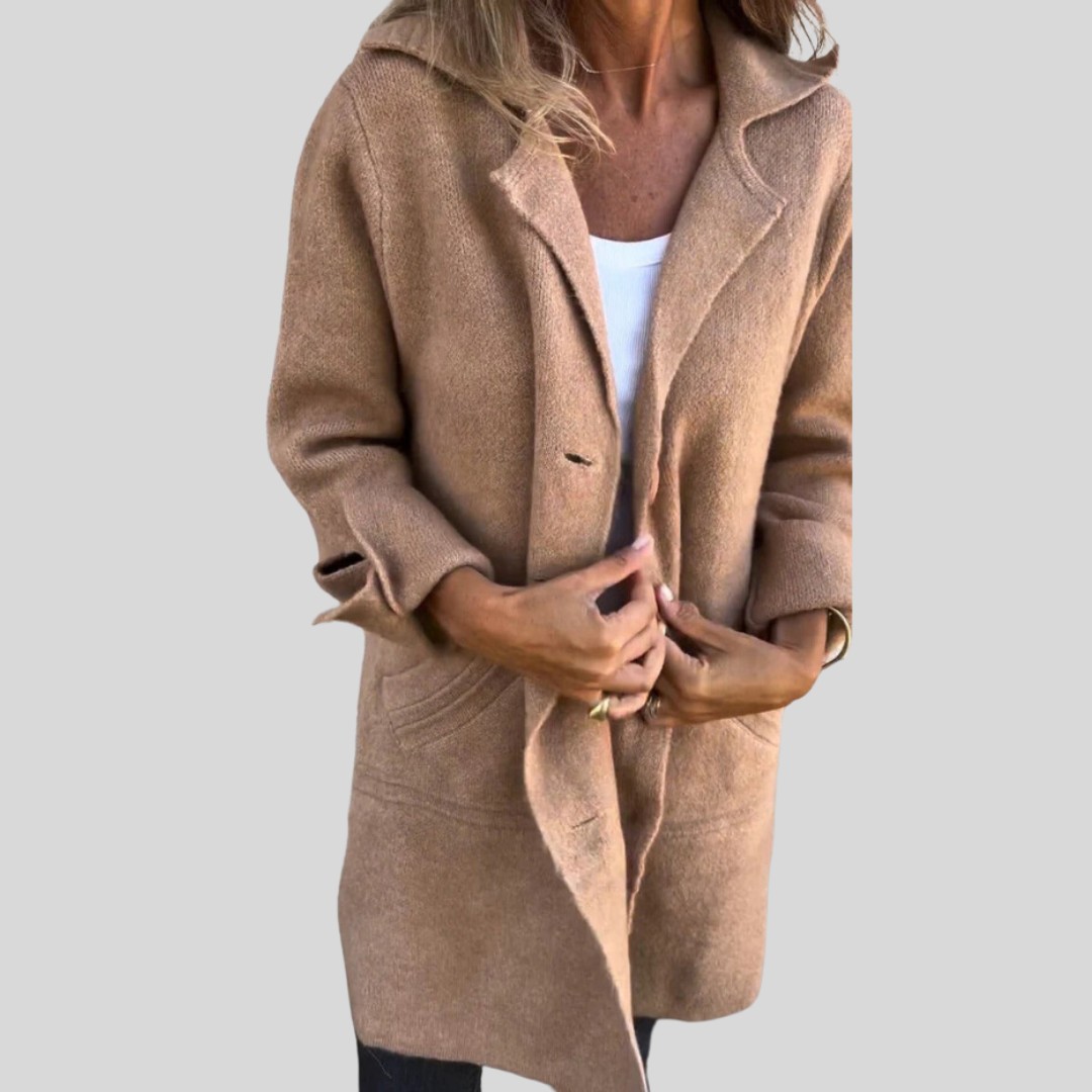 Felicia | Damen Wintermantel mit Knöpfen und Taschen - Elle Zürich