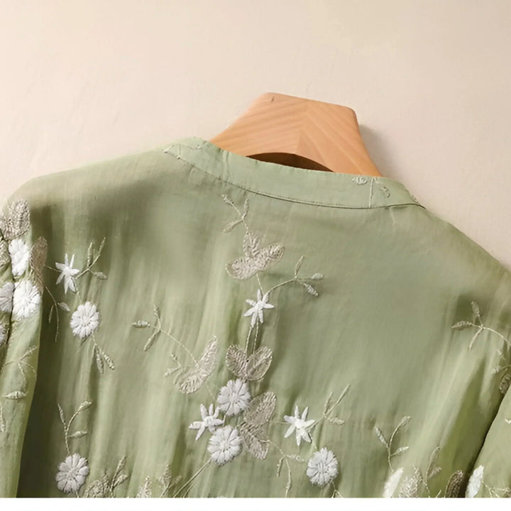 Emily | Elegantes Baumwolltop mit kunstvoll besticktem Blumenmuster - Elle Zürich