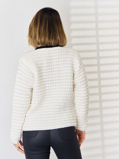 Felicia | Elegante Strickjacke mit Knöpfen und V-Ausschnitt - Elle Zürich