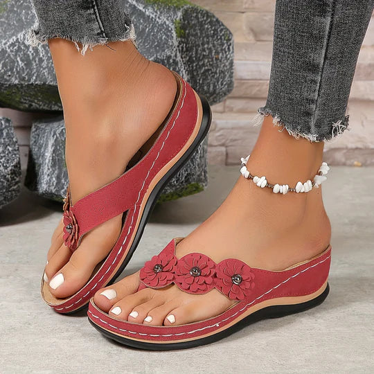 Britta | Bequeme Keilsandalen mit Blumenmuster - Elle Zürich