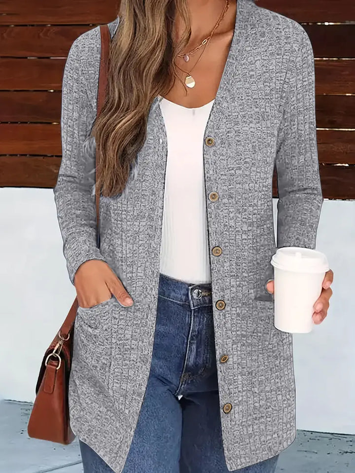 Greta | Damen Winterstrickjacke mit Knöpfen - Elle Zürich
