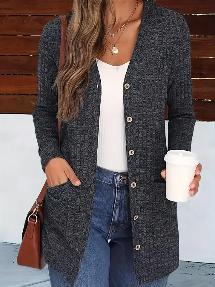 Greta | Damen Winterstrickjacke mit Knöpfen - Elle Zürich