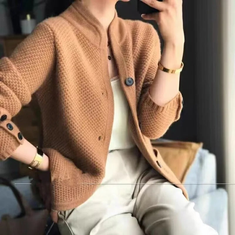 Marie | Damen Winter Strickjacke mit Knöpfen - Elle Zürich
