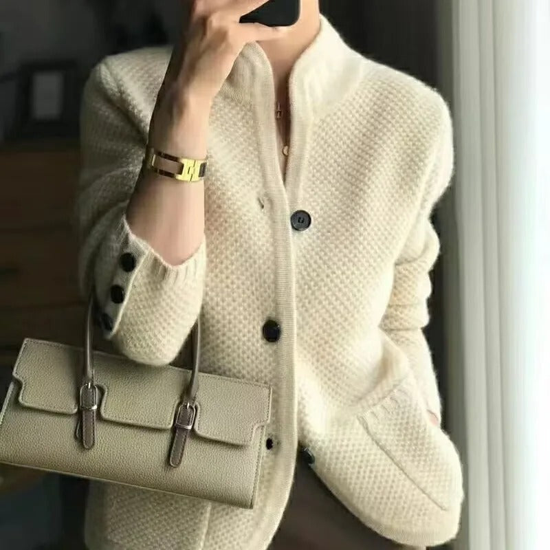 Marie | Damen Winter Strickjacke mit Knöpfen - Elle Zürich