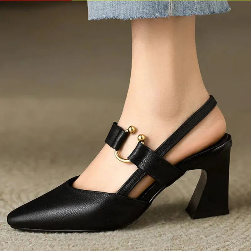 Kerstin | Damen Pumps mit Blockabsatz und Eleganten Riemen - Elle Zürich