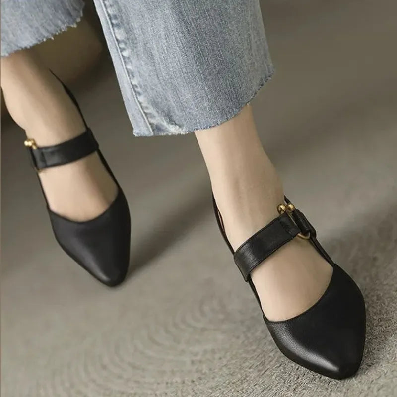 Kerstin | Damen Pumps mit Blockabsatz und Eleganten Riemen - Elle Zürich