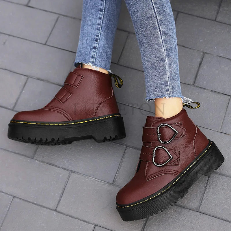 Theresa | Damen Winter Plateau-Stiefel mit Herzschnalle - Elle Zürich