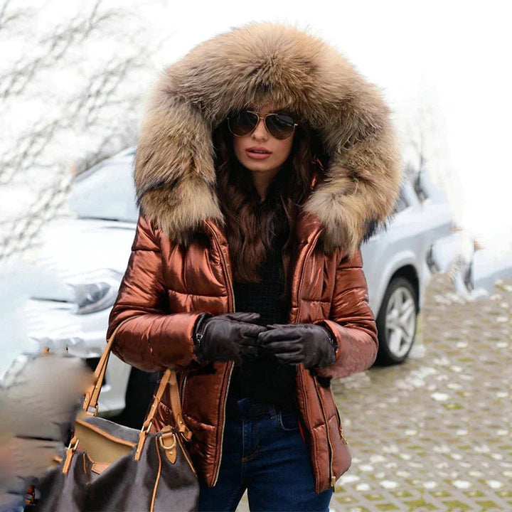 Helga | Damen Winter-Steppjacke mit Kapuze und Kunstfell - Elle Zürich