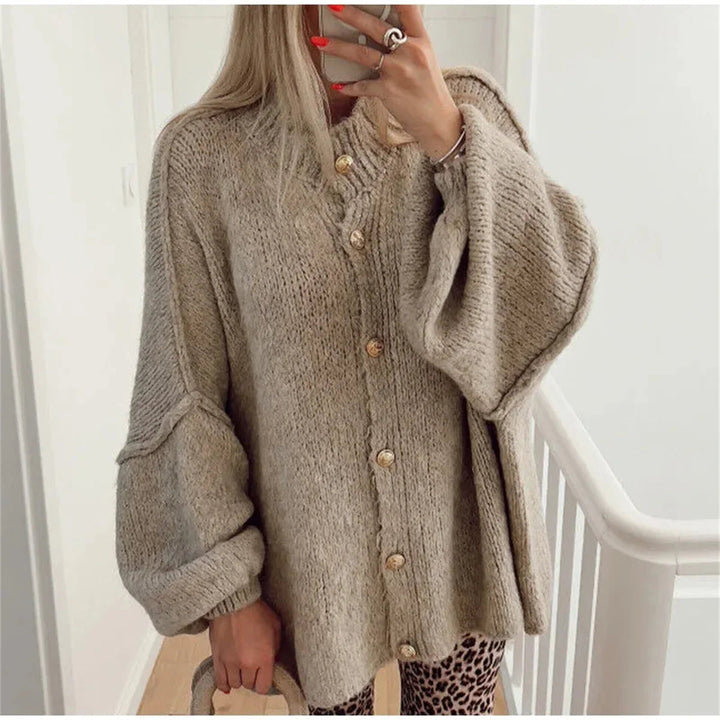 Edith | Damen Winter Strickjacke mit Knöpfen - Elle Zürich