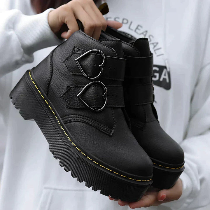 Theresa | Damen Winter Plateau-Stiefel mit Herzschnalle - Elle Zürich