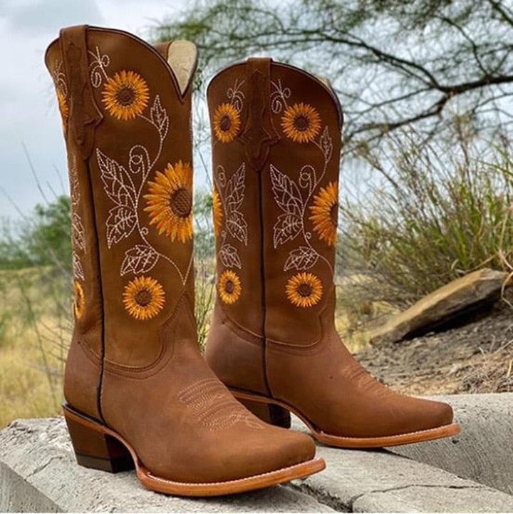 Stefanie | Elegante Stiefel mit Sonnenblumen-Stickerei - Elle Zürich