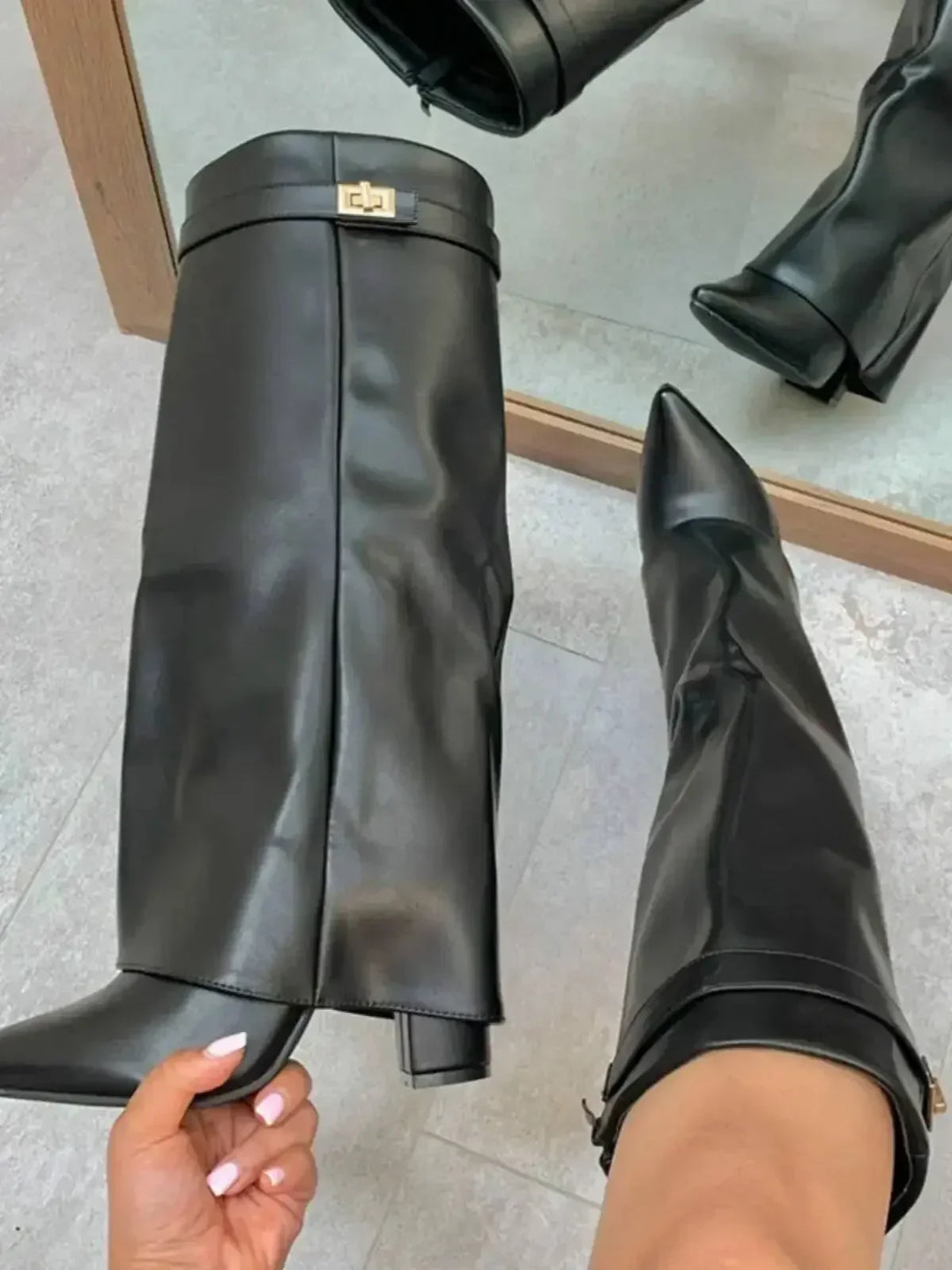 Christa | Damen Leder Oberschenkelhohe Stiefel mit Schnalle