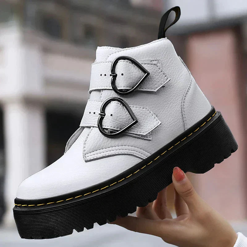 Theresa | Damen Winter Plateau-Stiefel mit Herzschnalle - Elle Zürich