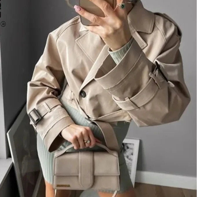 Greta | Frauen Winter-Cropped-Jacke mit Gürtel - Elle Zürich