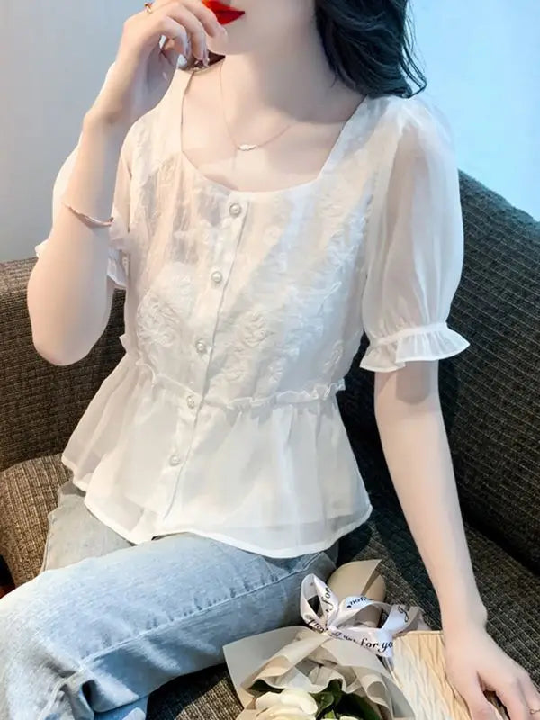 Jasmin | Damen Sommerbluse mit Rüschenärmeln, Schößchenschnitt und Knopfleiste - Elle Zürich