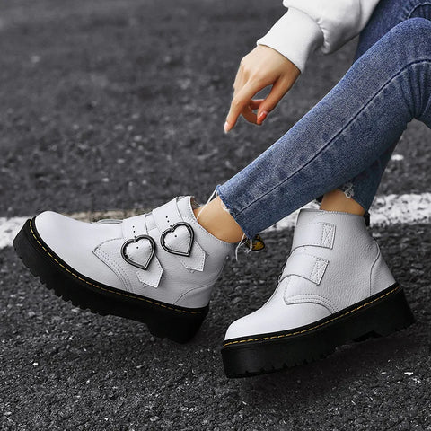 Theresa | Damen Winter Plateau-Stiefel mit Herzschnalle - Elle Zürich