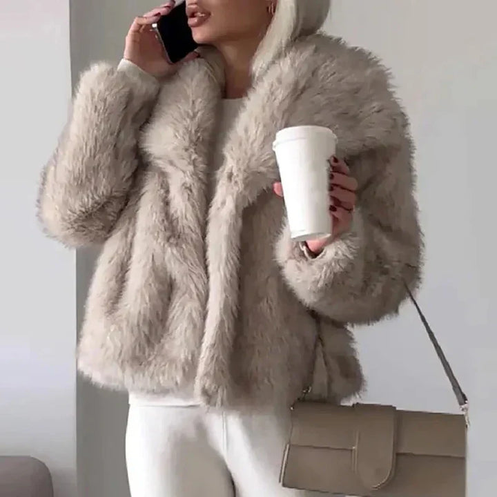 Angela | Damen Kurze Kunstpelz Wintermode Jacke
