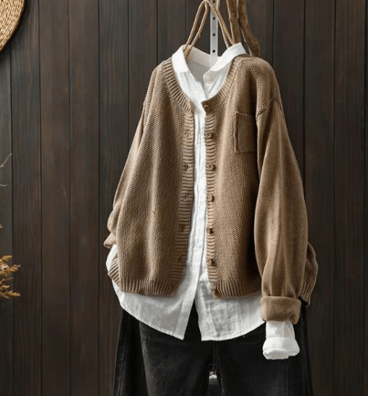 Helga | Weicher Strickpullover für Damen mit Knöpfen - Elle Zürich