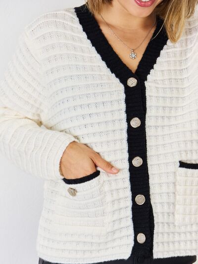 Felicia | Elegante Strickjacke mit Knöpfen und V-Ausschnitt - Elle Zürich