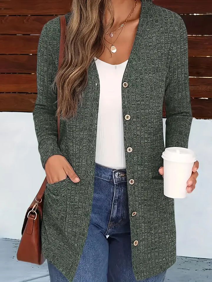 Greta | Damen Winterstrickjacke mit Knöpfen - Elle Zürich