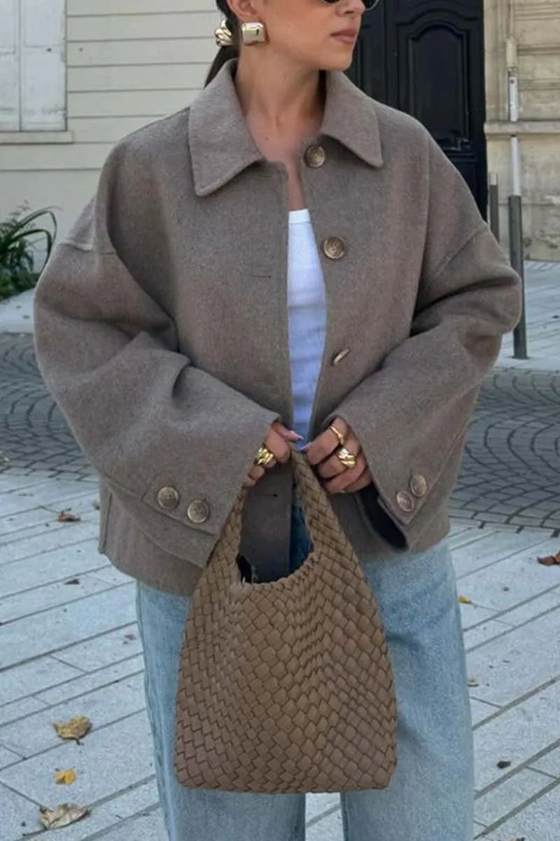 Lena | Damen Kurze Knopfjacke mit Breitem Kragen - Elle Zürich