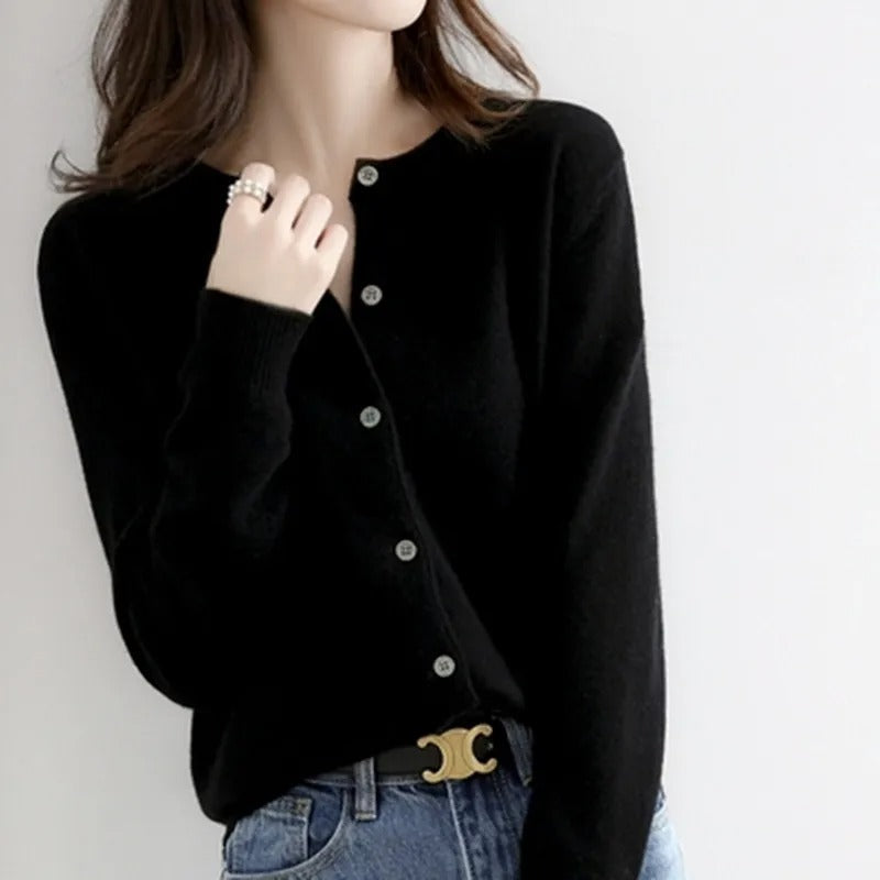 Daniela | Damen Strickjacke mit Knopfleiste und Rundhalsausschnitt - Elle Zürich