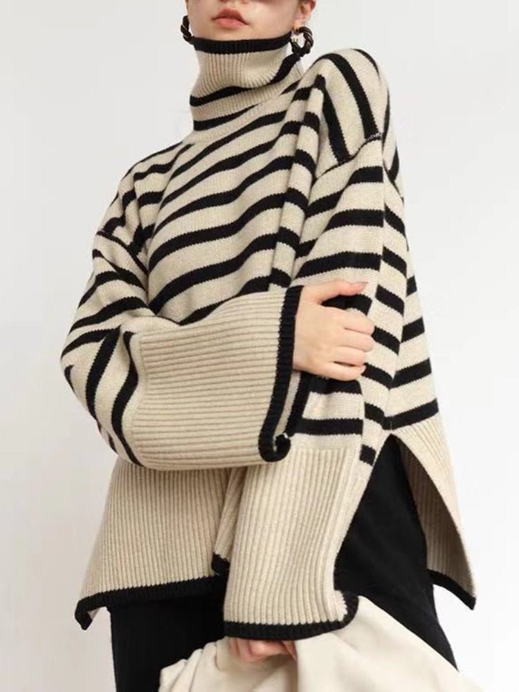 Carolin | Damen Gestreifter Rollkragenpullover mit Seitenschlitz - Elle Zürich