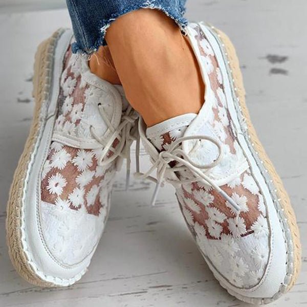 Rita | Luftige Schuhe mit Blumendesign - Elle Zürich