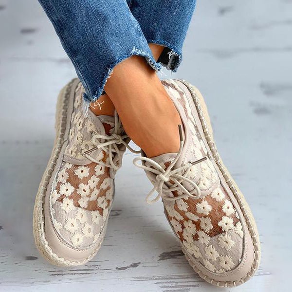 Rita | Luftige Schuhe mit Blumendesign - Elle Zürich
