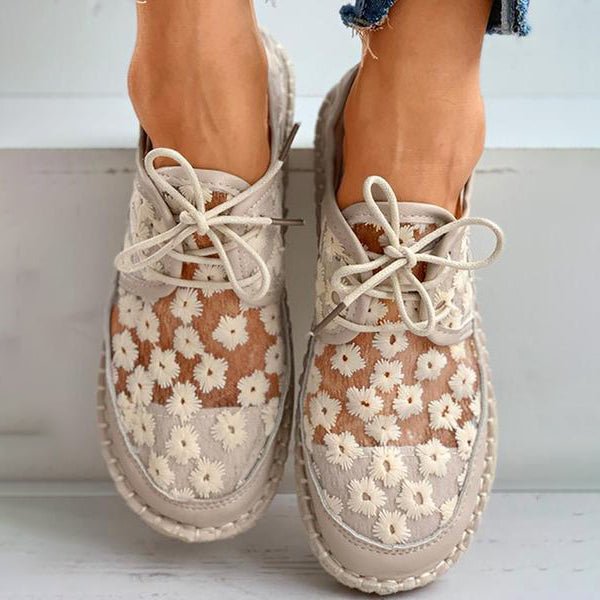 Rita | Luftige Schuhe mit Blumendesign - Elle Zürich
