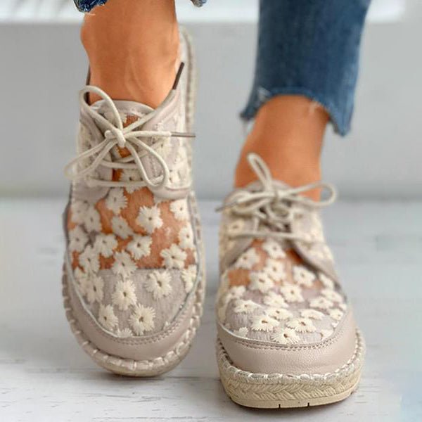 Rita | Luftige Schuhe mit Blumendesign - Elle Zürich