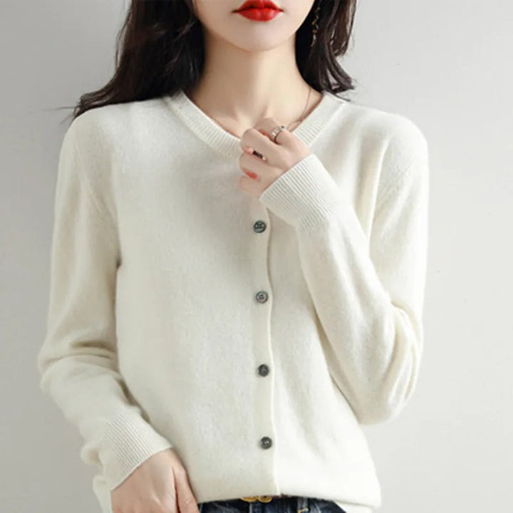 Daniela | Damen Strickjacke mit Knopfleiste und Rundhalsausschnitt - Elle Zürich