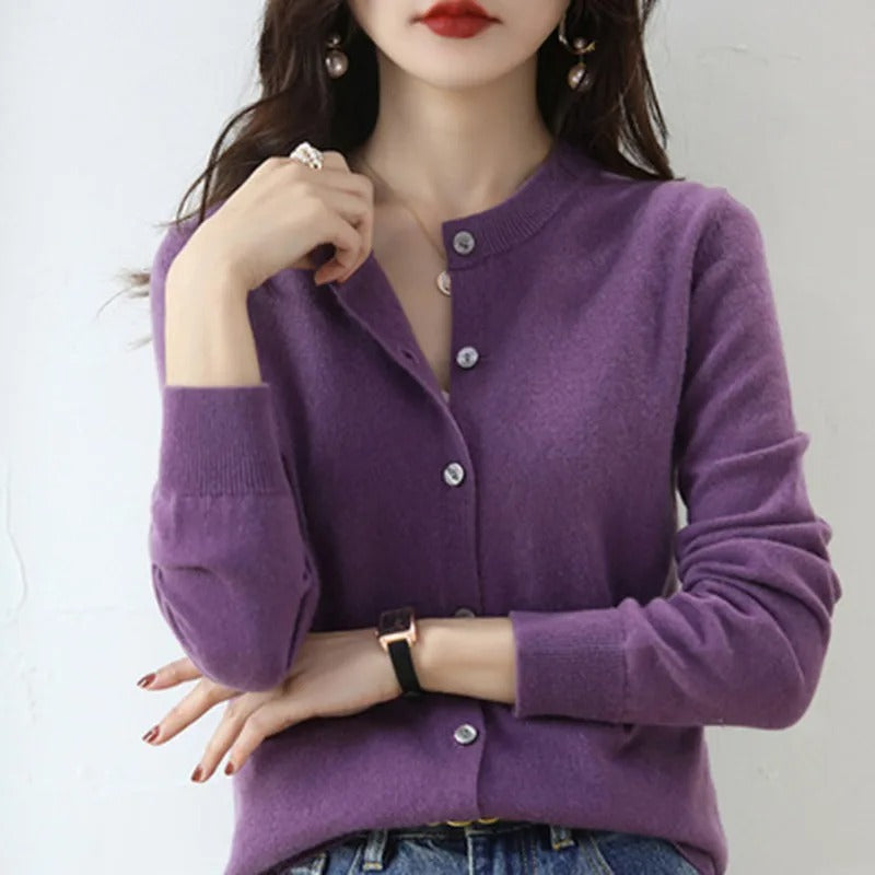 Daniela | Damen Strickjacke mit Knopfleiste und Rundhalsausschnitt - Elle Zürich