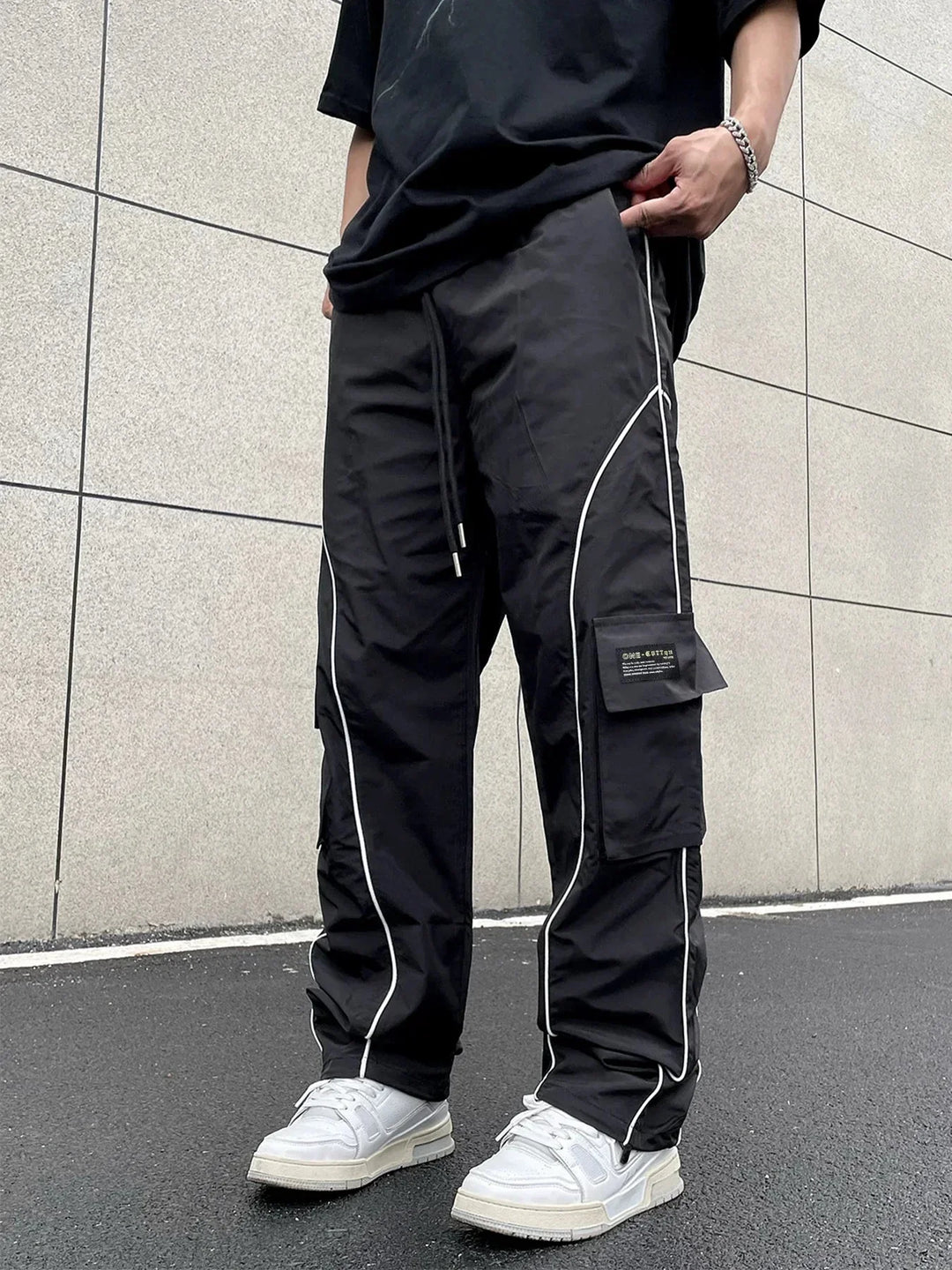 Theo | Herren Cargohose mit weitem Bein und Taschen - Elle Zürich